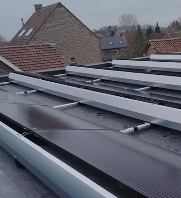 Achterkant van zonnepanelen