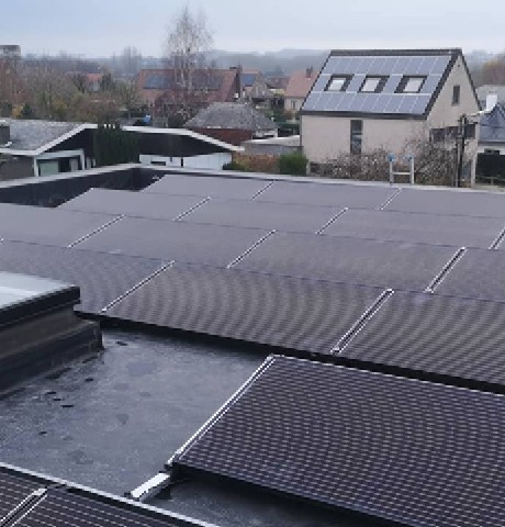 Zonnepanelen op plat dak